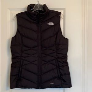 Black The North Face puffer vest - Large